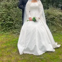 لباس عروس|لباس|لاهیجان, لاشیدان|دیوار