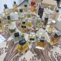 فروش ویژه کلی و جزیی آرایشی وبهداشتی وعطر وادکلن