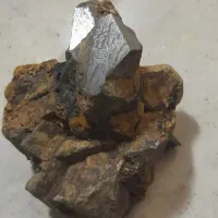 سنگ سرمه و سنگ‌های قیمتی