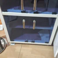 کابینت فلزی در شیشه ای