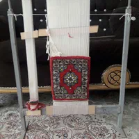 دار قالی اموزشی همراه با وسایلش و مقداری نخ