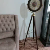 ساعت ایستاده و میز خاطره