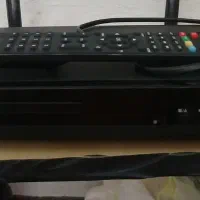دی وی دی (دستگاه) و تعدادی CD و DVD