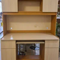 میز کامپیوتر کتابخانه‌دار