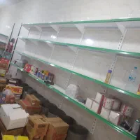مقداری لوازم سوپر مارکت ب فروش می‌رسد