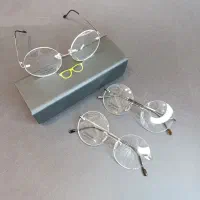 یک عدد عینک شیشه گرد گمشده