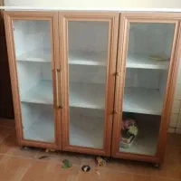 فروشی کتابخانه سالم و تمیز