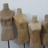 چوب لباسی و مانکن