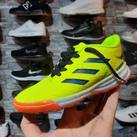 کفش ورزشی پسرانه ومردانه استوک ریزچمن مصنوعی۳۰تا۴۵|کیف، کفش، کمربند|اصفهان, قلعه طبره|دیوار