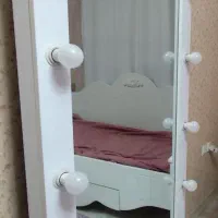 آیینه هالیوودی (لامپ دار)