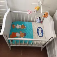 گهواره نوزاد همراه با تشک و رو کش تشک