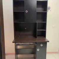 کتابخانه و میز تحریر