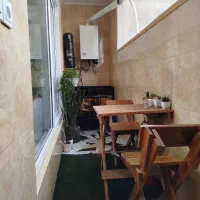 ۹۰متر/طبقه دوم/لوکیشن دار/دست رهن می‌باشد