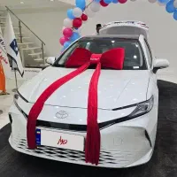 تویوتا کمری ۲۰۲۵ هیبرید پرمیوم سفید