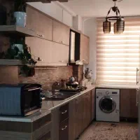 در کابینت فروشی