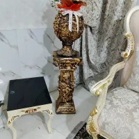 مجسمه گلدان و پایه گل و گل