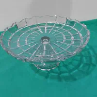 تعدادی ظرف پذیرایی و لیوان