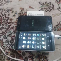 دو عدد گوشی سامسونک و اچ تی سی