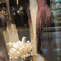 فروشنده خانم