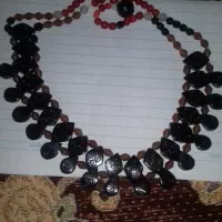 گردنبند ودست بند شوه  ومهره های بسیار کهنه