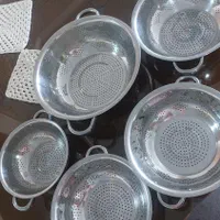 تعدادی ظروف آشپزخانه قیمتهاش زیراگهی هست