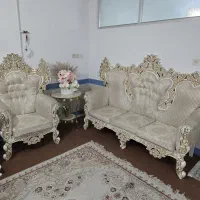 مبل ۷ نفره در حد نو به همراه سه عدد عسلی چوب