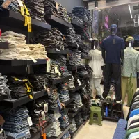 فروشنده بوتیک مردانه