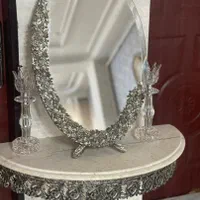 یک عدد اینه و شمعدان