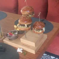 به یک کارگر ساده و متعهد نیازمندیم