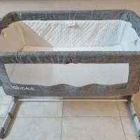 گهواره و تخت کنار مادر نوزاد