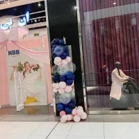 فروشنده خانم