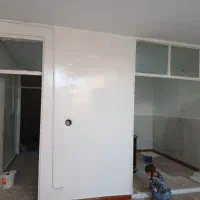 خانه حیاط دار بسیارتمیز . نقاشی شده و دلباز