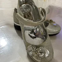 کفش بچگانه|کیف، کفش، کمربند|میانه, |دیوار