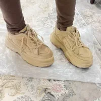 یک جفت کتونی لژ دار/یک کیف سالم و عمری و جادار