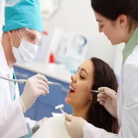 آموزش و استخدام دستیار دندانپزشک