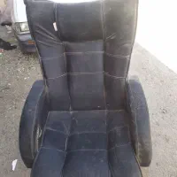 صندلی مدیریتی نیاز به تعمیر