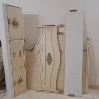 تخت خواب دو نفره و تمامی لوازمش