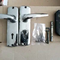 دستگیره و قفل درب چوبی اتاق