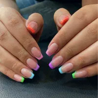 کاشت ناخن|خدمات آرایشگری و زیبایی|صومعه‌سرا, |دیوار