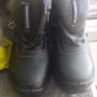 لباس وکفش کارنو