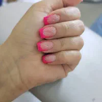 اموزش کاشت ناخن همراه با مدرک فنی حرفه ای