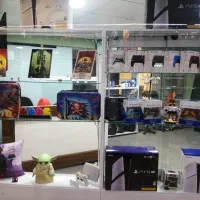 ویترین مغازه در حد نو سالم