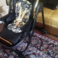 صندلی بچه و غذاخوری