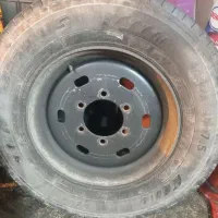 رینگ با لاستیک ۲۳۵/۱۷نیسان و یک عدد لاستیک ۷۵۰سیمی