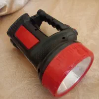 چراغ قوه نیازمند به تعمیر