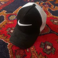 کلاه مخمل گلدوزی شده