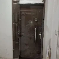 در ورودی با چارچوب