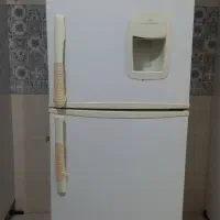 یخچال فریزر وستا کاملا سالم تمیز تمیز