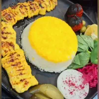تعدادی نیروی کمک آشپز با تجربه