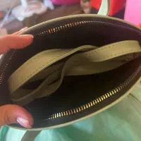 کیف|کیف، کفش، کمربند|رشت, پیرسرا|دیوار